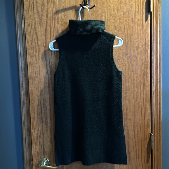 Saks Fifth Avenue black sleeveless turtleneck, size small. - Picture 2 of 3